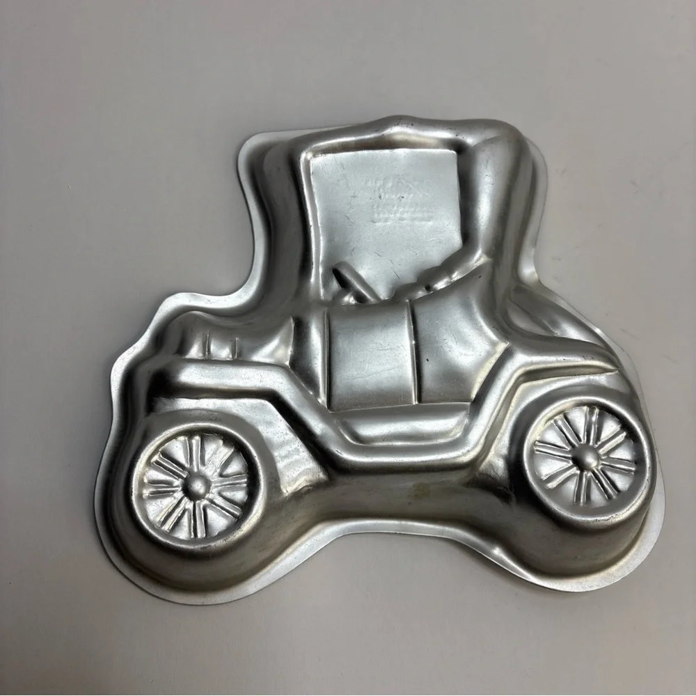 Vintage 1975 Wilton Cake Pan 508-434 Aluminum Old Time Car Carriage Bakeware